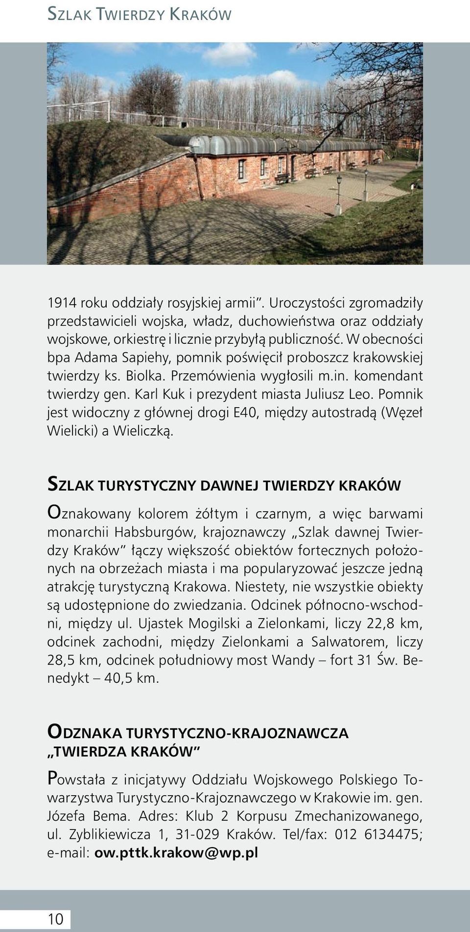 Pomnik jest widoczny z głównej drogi E40, między autostradą (Węzeł Wielicki) a Wieliczką.