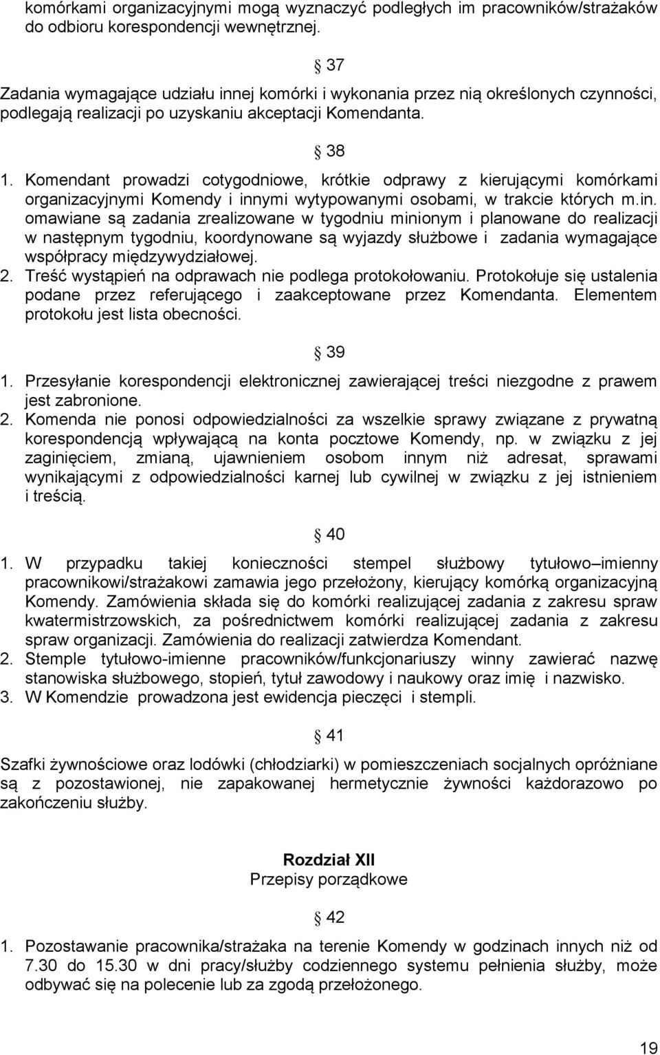 Komendant prowadzi cotygodniowe, krótkie odprawy z kierującymi komórkami organizacyjnymi Komendy i inn