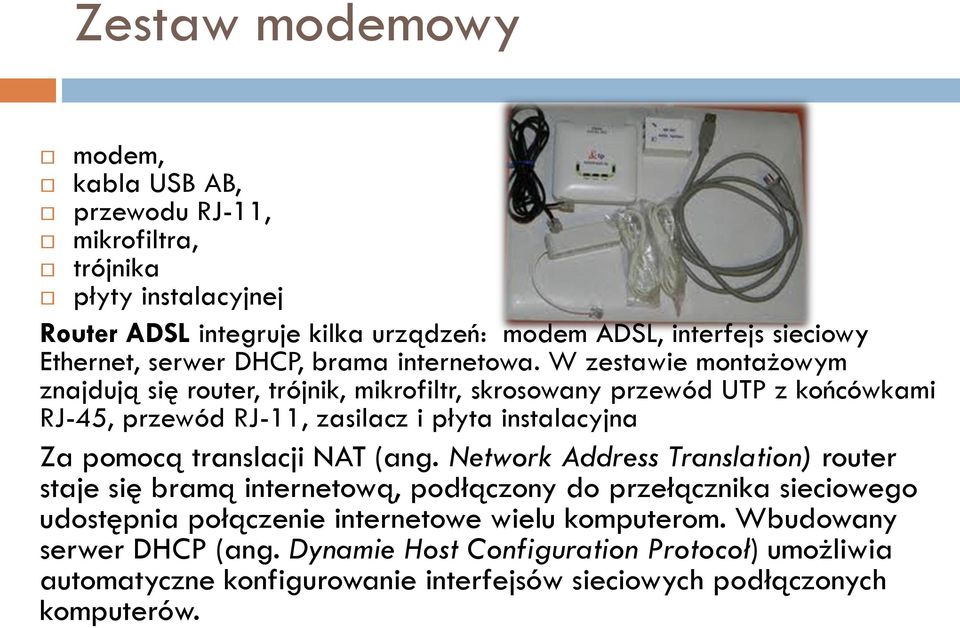 W zestawie montażowym znajdują się router, trójnik, mikrofiltr, skrosowany przewód UTP z końcówkami RJ-45, przewód RJ-11, zasilacz i płyta instalacyjna Za pomocą translacji