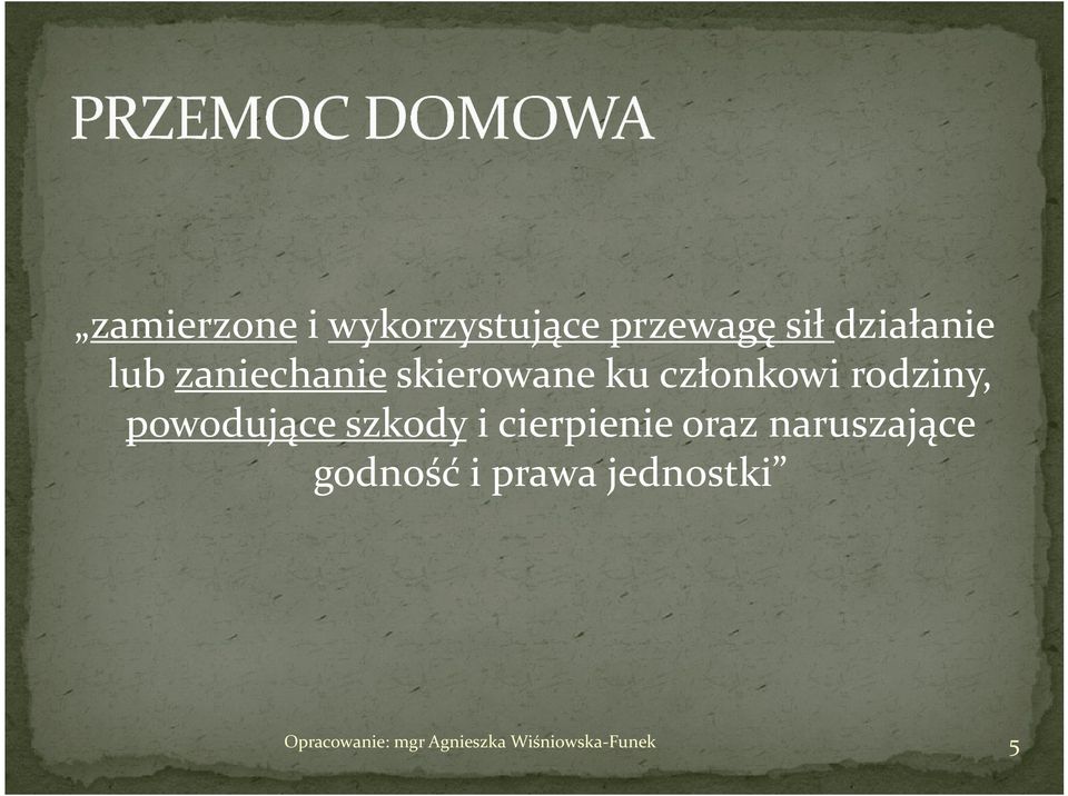 członkowi rodziny, powodujące szkody i