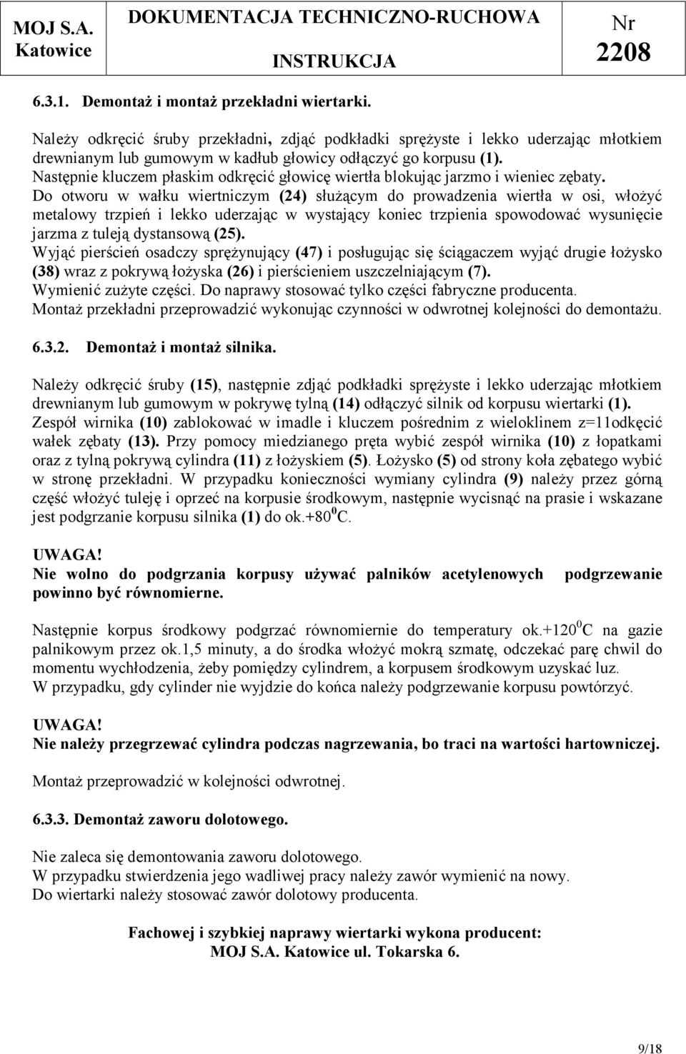Do otworu w wałku wiertniczym (24) służącym do prowadzenia wiertła w osi, włożyć metalowy trzpień i lekko uderzając w wystający koniec trzpienia spowodować wysunięcie jarzma z tuleją dystansową (25).