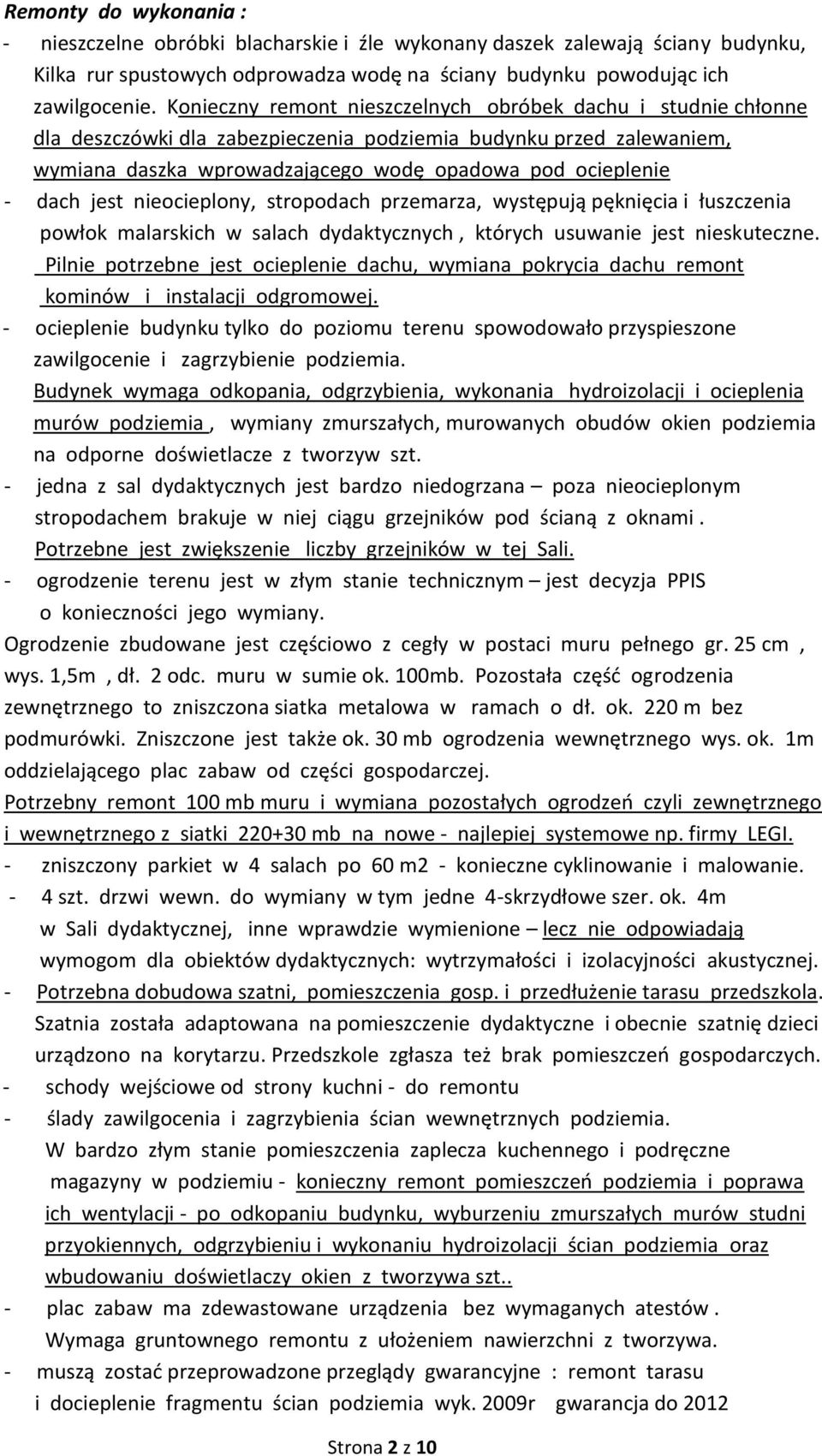 jest nieocieplony, stropodach przemarza, występują pęknięcia i łuszczenia powłok malarskich w salach dydaktycznych, których usuwanie jest nieskuteczne.