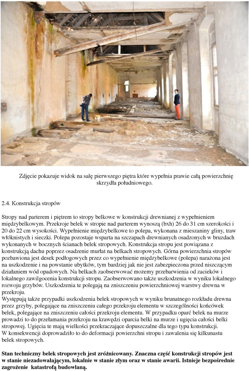 Przekroje belek w stropie nad parterem wynoszą (bxh) 26 do 31 cm szerokości i 20 do 22 cm wysokości. Wypełnienie międzybelkowe to polepa, wykonana z mieszaniny gliny, traw włóknistych i sieczki.