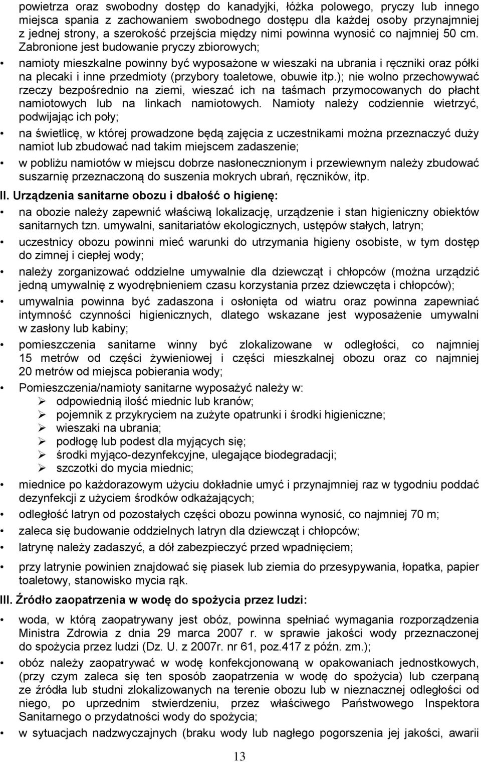 Zabronione jest budowanie pryczy zbiorowych; namioty mieszkalne powinny być wyposażone w wieszaki na ubrania i ręczniki oraz półki na plecaki i inne przedmioty (przybory toaletowe, obuwie itp.