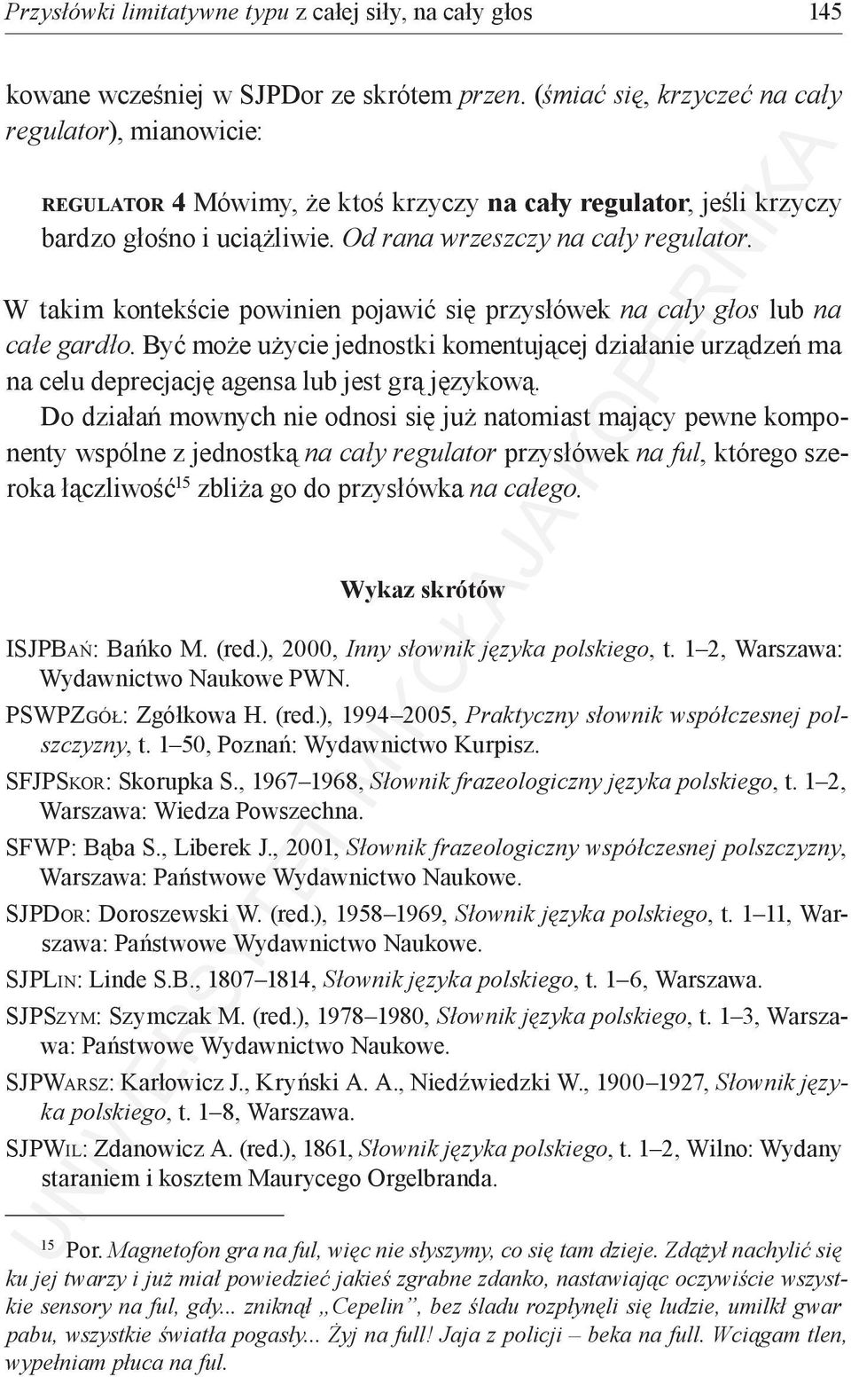 W takim kontekście powinien pojawić się przysłówek na cały głos lub na całe gardło. Być może użycie jednostki komentującej działanie urządzeń ma na celu deprecjację agensa lub jest grą językową.