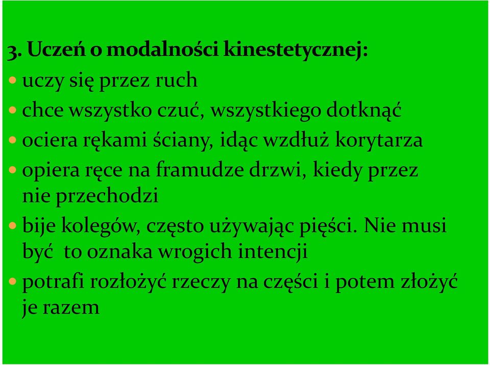 nie przechodzi bije kolegów, często używając pięści.