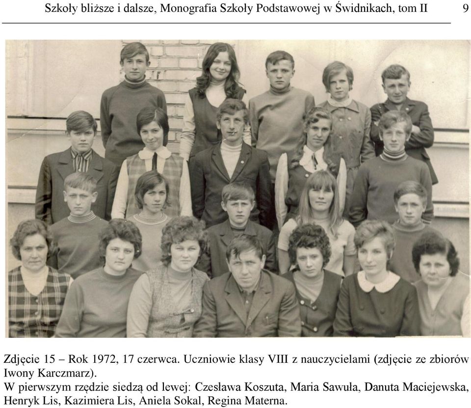 Uczniowie klasy VIII z nauczycielami (zdjęcie ze zbiorów Iwony Karczmarz).