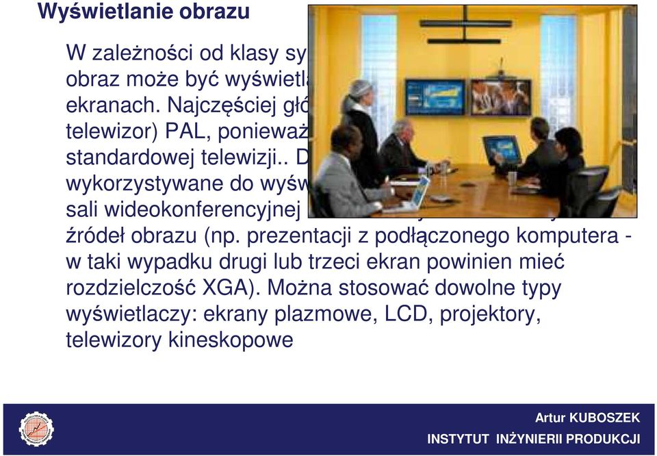 . Dodatkowe ekrany są wykorzystywane do wyświetlania obrazu podglądu lokalnej sali wideokonferencyjnej i ewentualnych dodatkowych źródeł obrazu (np.