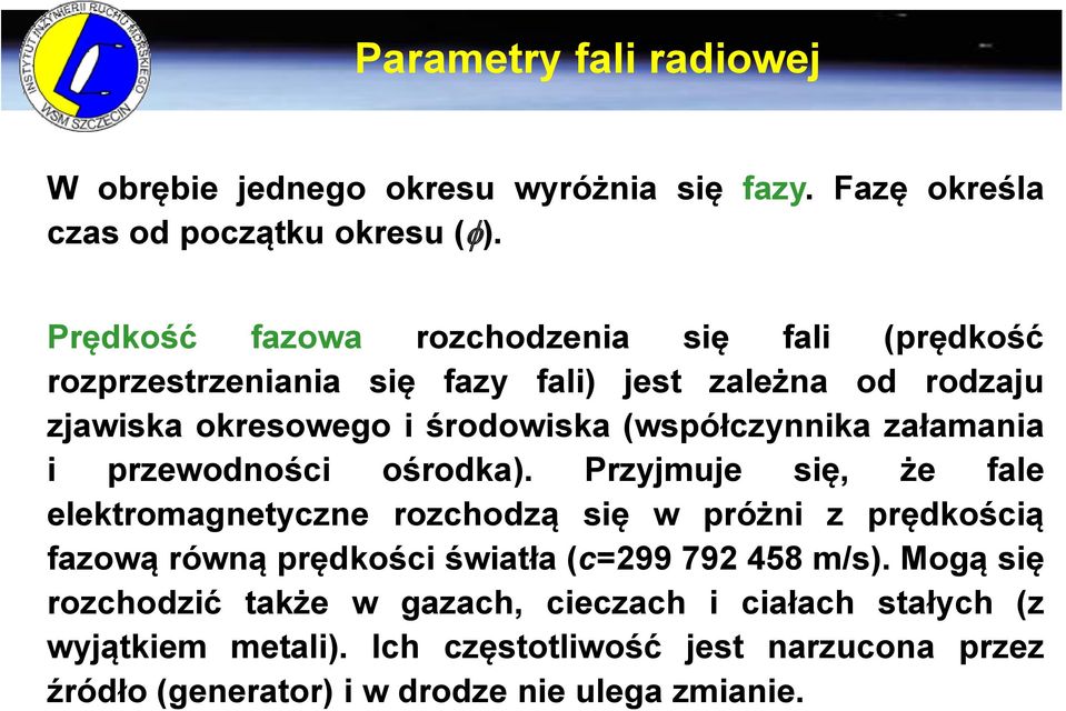 (współczynnika załamania i przewodności ośrodka).