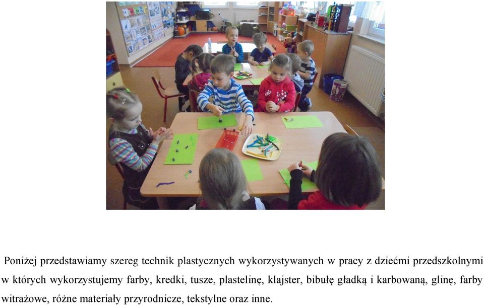 kredki, tusze, plastelinę, klajster, bibułę gładką i karbowaną,