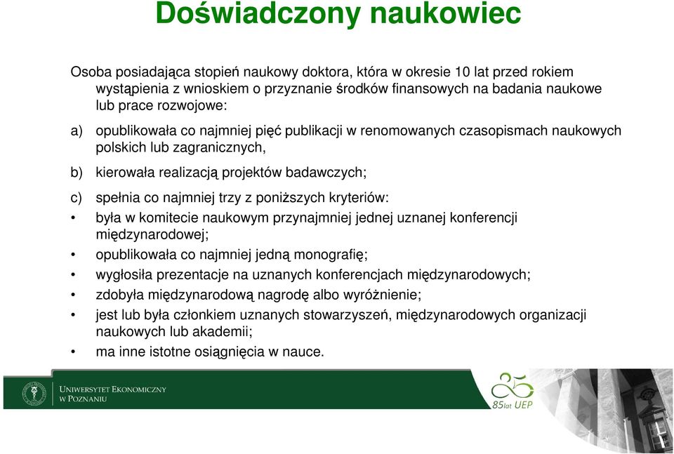 z poniższych kryteriów: była w komitecie naukowym przynajmniej jednej uznanej konferencji międzynarodowej; opublikowała co najmniej jedną monografię; wygłosiła prezentacje na uznanych