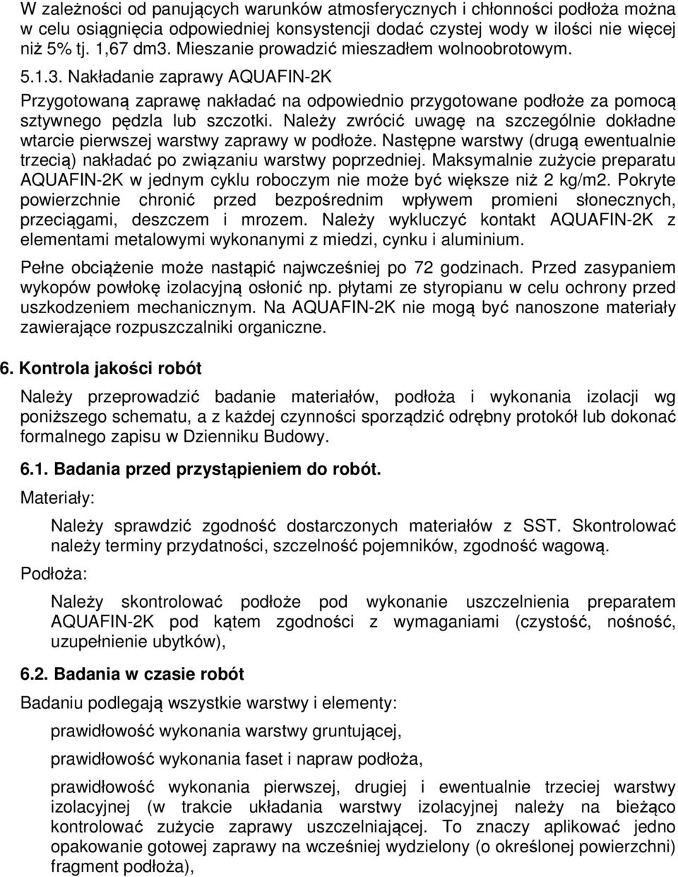 Należy zwrócić uwagę na szczególnie dokładne wtarcie pierwszej warstwy zaprawy w podłoże. Następne warstwy (drugą ewentualnie trzecią) nakładać po związaniu warstwy poprzedniej.