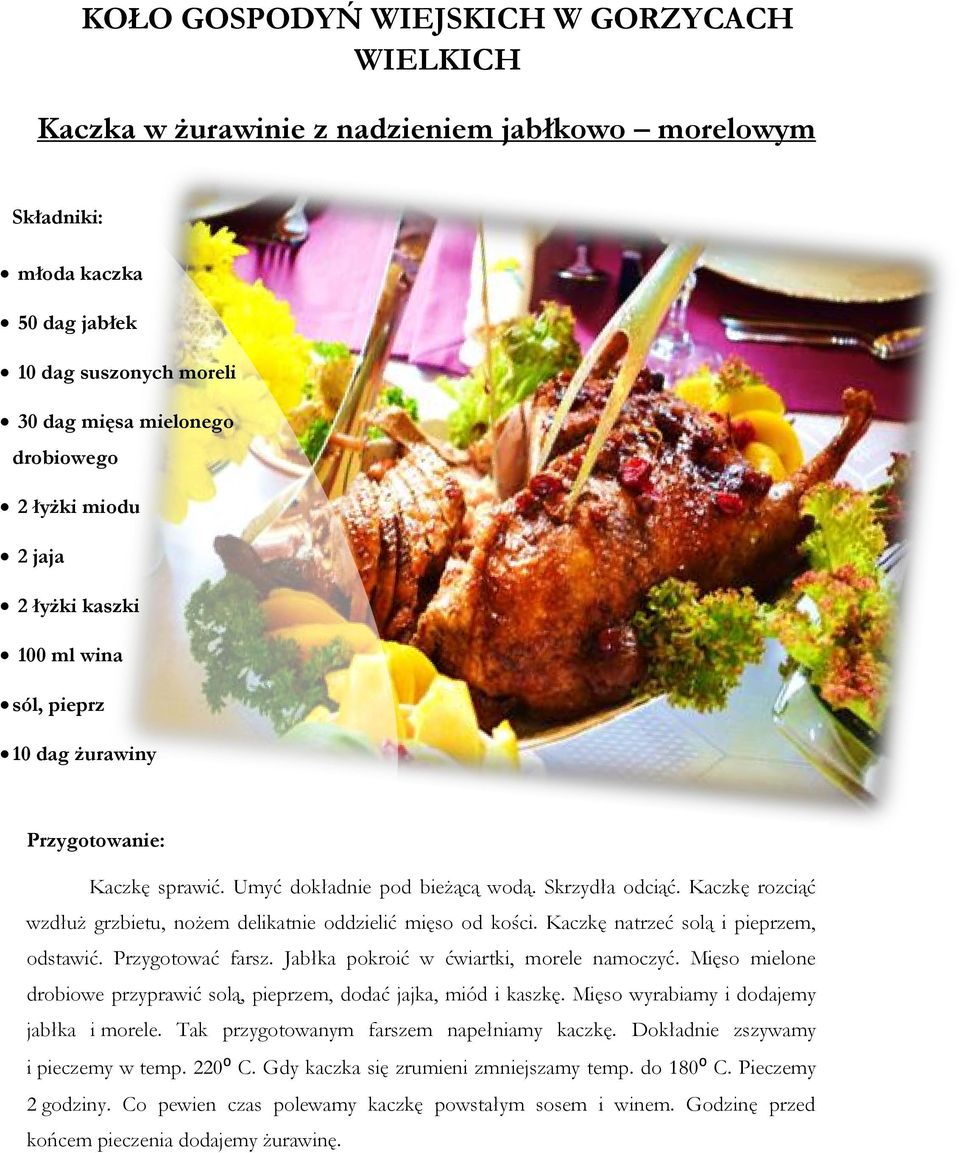 Kaczkę rozciąć wzdłuż grzbietu, nożem delikatnie oddzielić mięso od kości. Kaczkę natrzeć solą i pieprzem, odstawić. Przygotować farsz. Jabłka pokroić w ćwiartki, morele namoczyć.