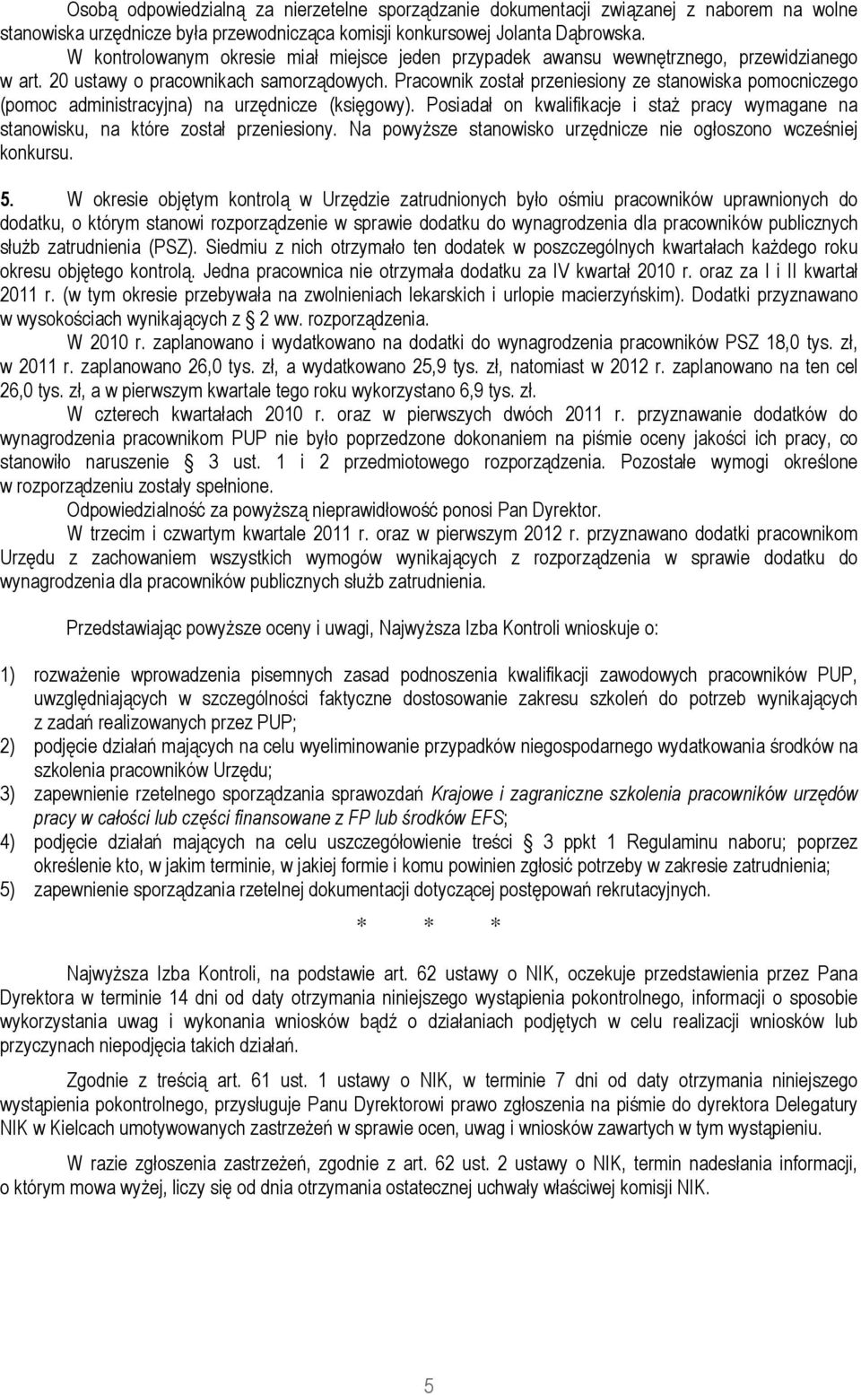 Pracownik został przeniesiony ze stanowiska pomocniczego (pomoc administracyjna) na urzędnicze (księgowy). Posiadał on kwalifikacje i staŝ pracy wymagane na stanowisku, na które został przeniesiony.
