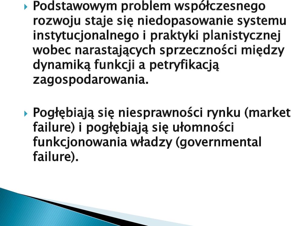 dynamiką funkcji a petryfikacją zagospodarowania.