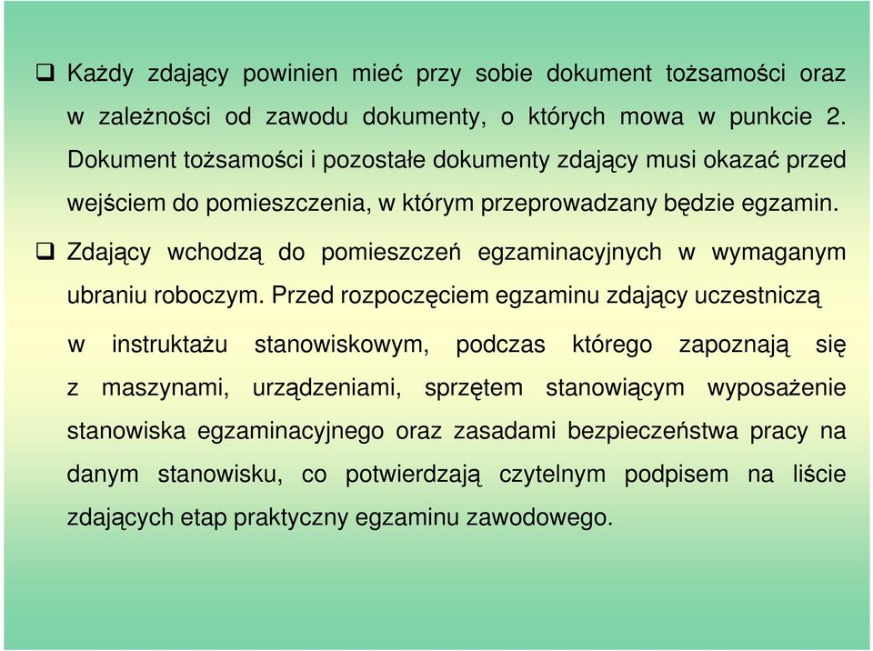 Zdający wchodzą do pomieszczeń egzaminacyjnych w wymaganym ubraniu roboczym.