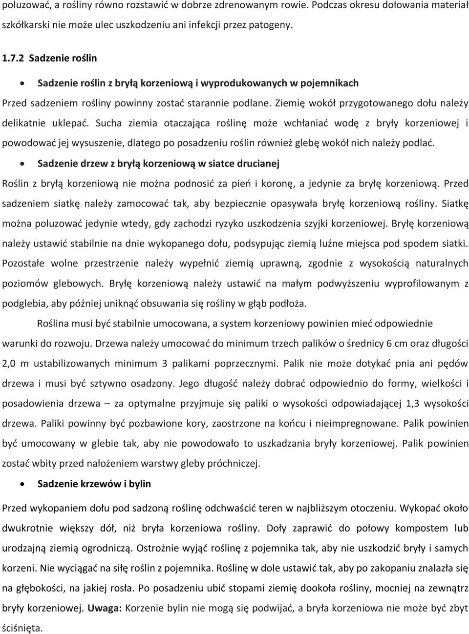 Ziemię wokół przygotowanego dołu należy delikatnie uklepać.