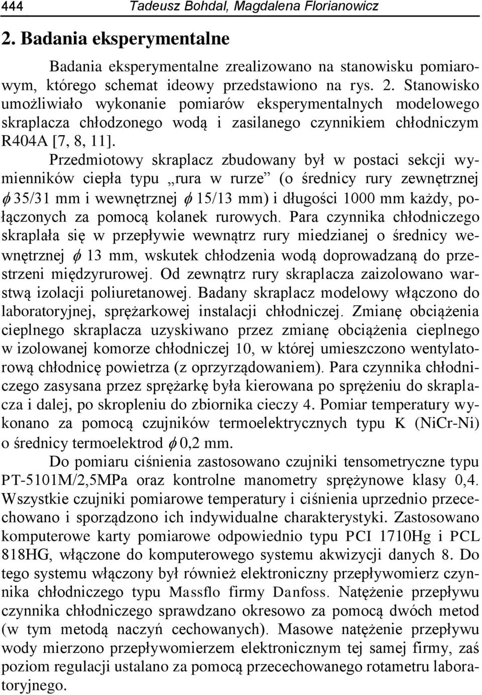 pomocą kolanek rurowych. Para czynnika chłodniczego skraplała się w przepływie wewnątrz rury miedzianej o średnicy wewnętrznej 13 mm, wskutek chłodzenia wodą doprowadzaną do przestrzeni międzyrurowej.