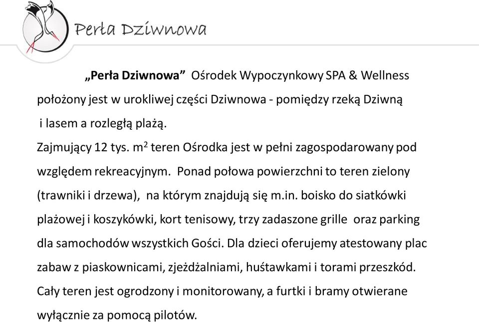 in. boisko do siatkówki plażowej i koszykówki, kort tenisowy, trzy zadaszone grille oraz parking dla samochodów wszystkich Gości.