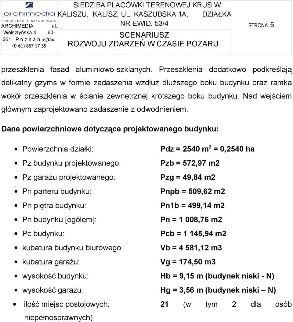 Nad wejściem głównym zaprojektowano zadaszenie z odwodnieniem.