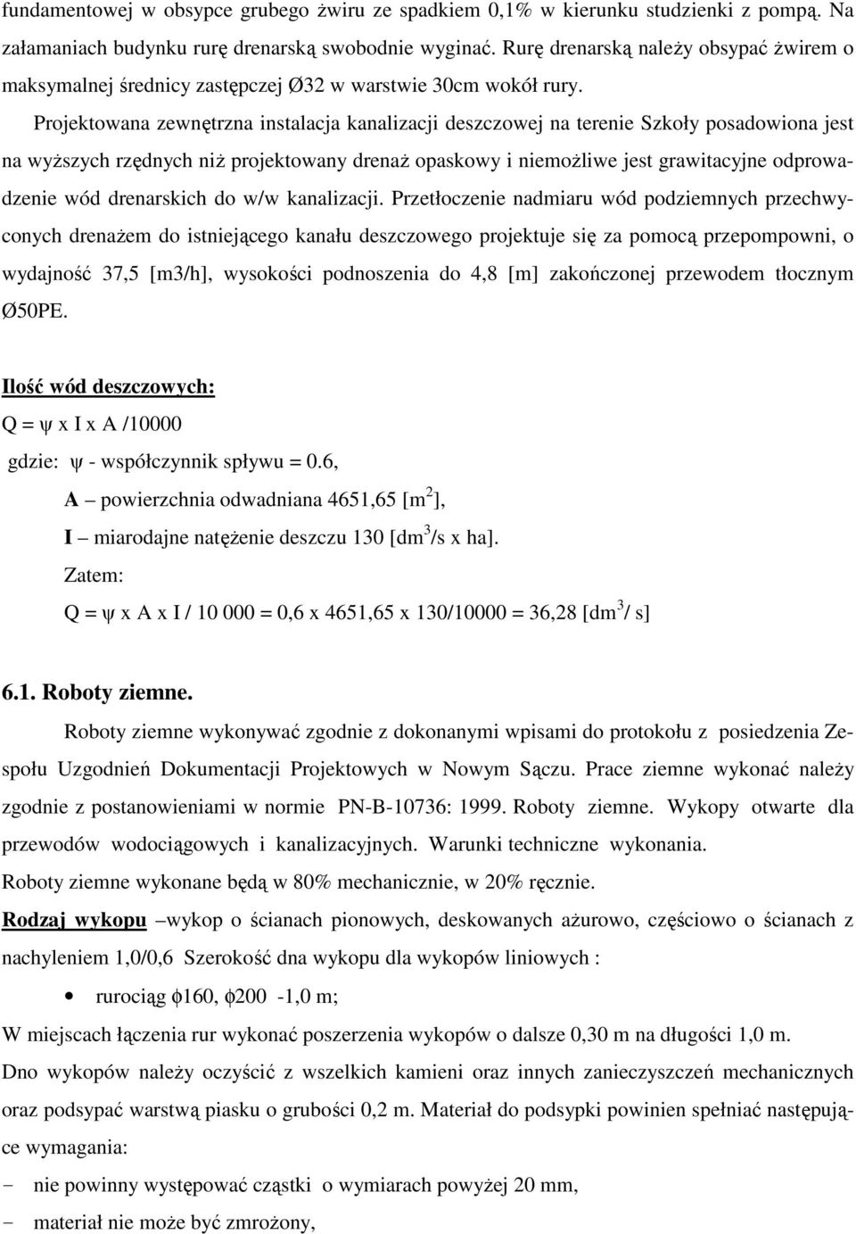 Projektowana zewnętrzna instalacja kanalizacji deszczowej na terenie Szkoły posadowiona jest na wyższych rzędnych niż projektowany drenaż opaskowy i niemożliwe jest grawitacyjne odprowadzenie wód