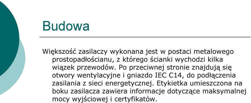 Po przeciwnej stronie znajdują się otwory wentylacyjne i gniazdo IEC C14, do podłączenia