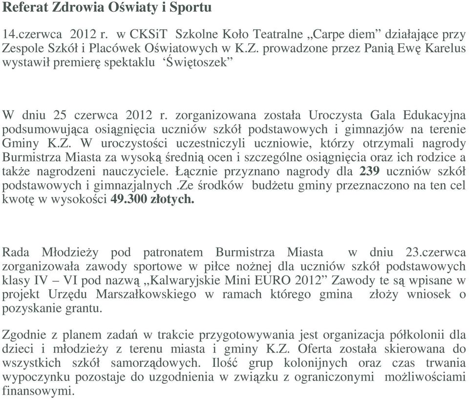 W uroczystości uczestniczyli uczniowie, którzy otrzymali nagrody Burmistrza Miasta za wysoką średnią ocen i szczególne osiągnięcia oraz ich rodzice a także nagrodzeni nauczyciele.