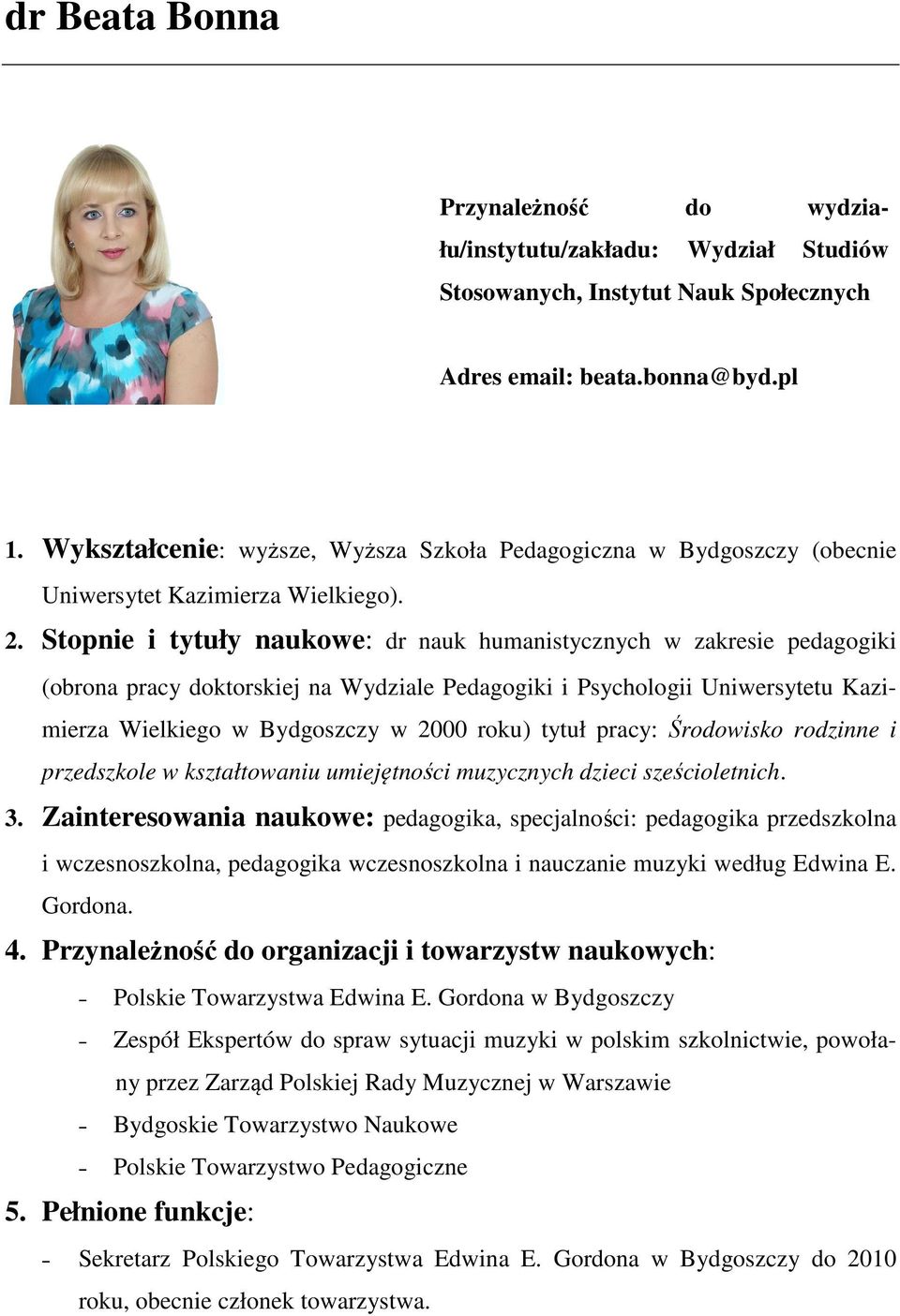 Stopnie i tytuły naukowe: dr nauk humanistycznych w zakresie pedagogiki (obrona pracy doktorskiej na Wydziale Pedagogiki i Psychologii Uniwersytetu Kazimierza Wielkiego w Bydgoszczy w 2000 roku)