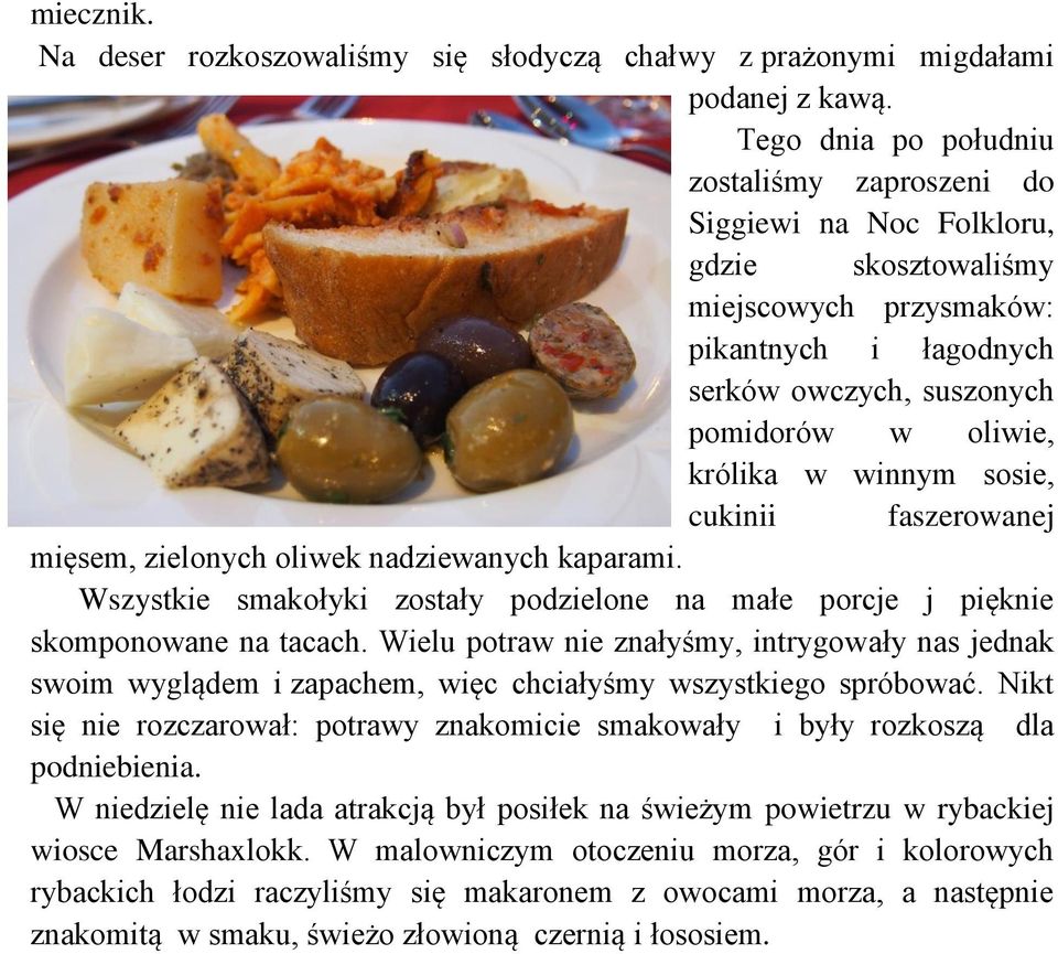 winnym sosie, cukinii faszerowanej mięsem, zielonych oliwek nadziewanych kaparami. Wszystkie smakołyki zostały podzielone na małe porcje j pięknie skomponowane na tacach.