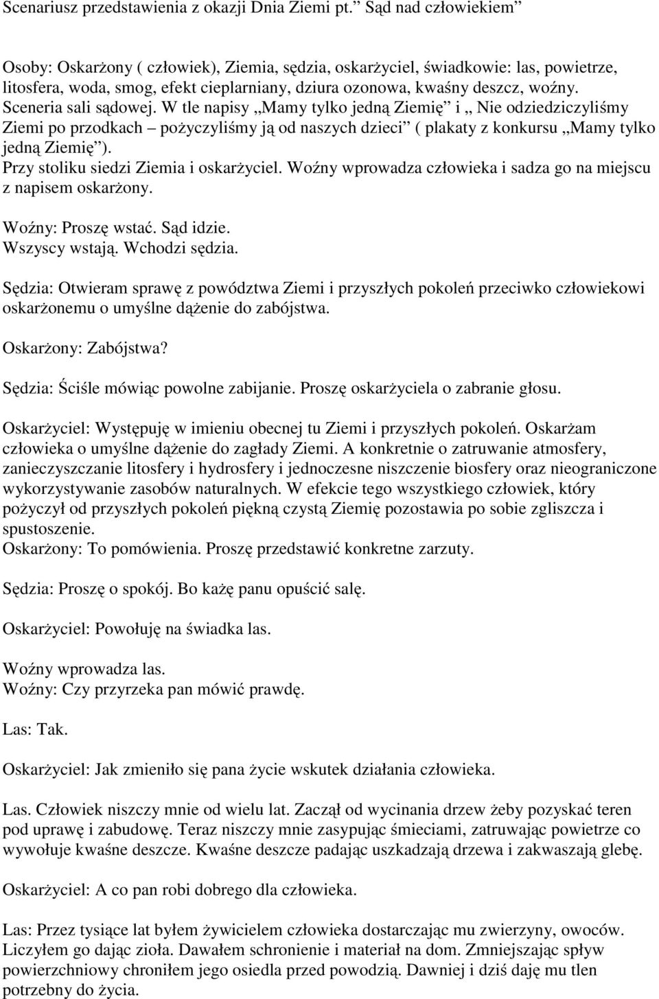 Sceneria sali sądowej. W tle napisy Mamy tylko jedną Ziemię i Nie odziedziczyliśmy Ziemi po przodkach pożyczyliśmy ją od naszych dzieci ( plakaty z konkursu Mamy tylko jedną Ziemię ).