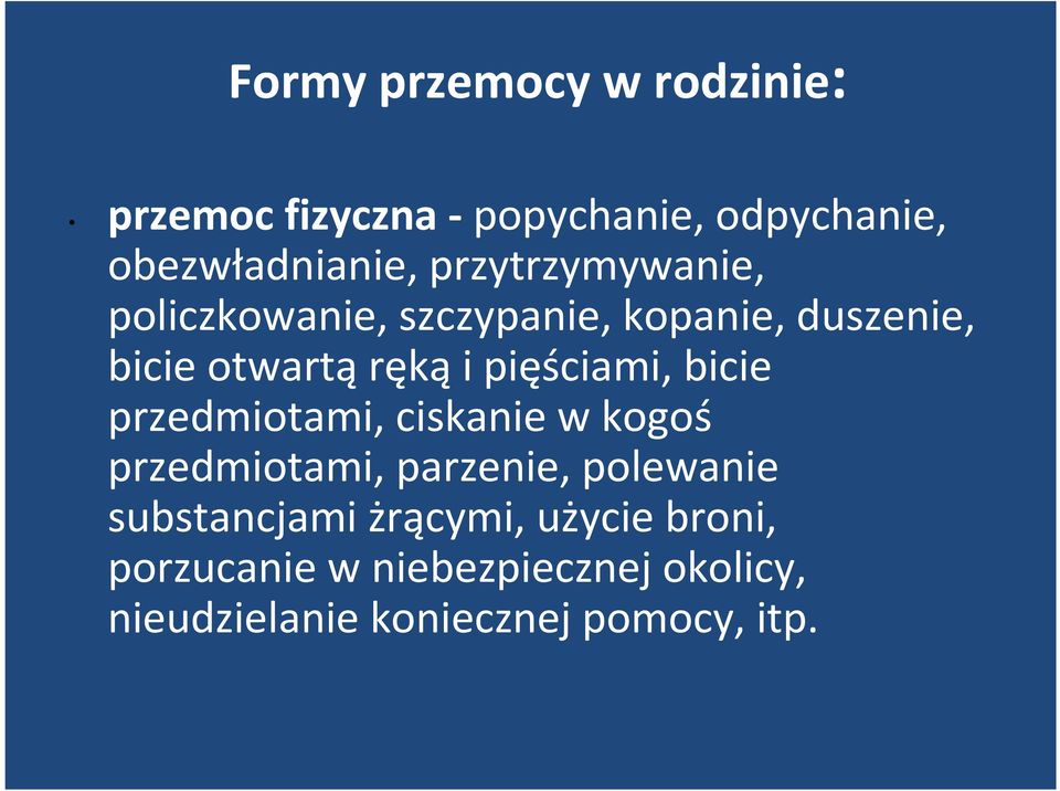 pięściami, bicie przedmiotami, ciskanie w kogoś przedmiotami, parzenie, polewanie