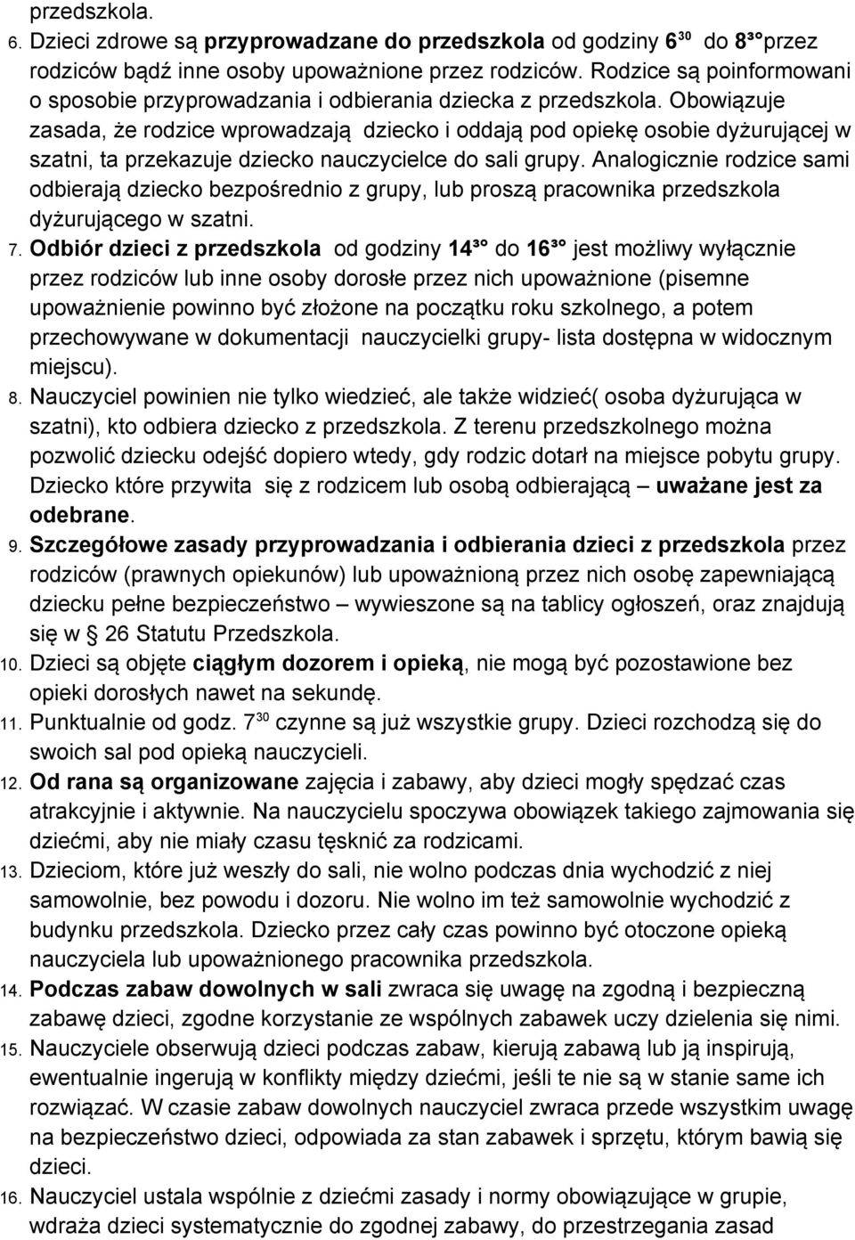 Obowiązuje zasada, że rodzice wprowadzają dziecko i oddają pod opiekę osobie dyżurującej w szatni, ta przekazuje dziecko nauczycielce do sali grupy.