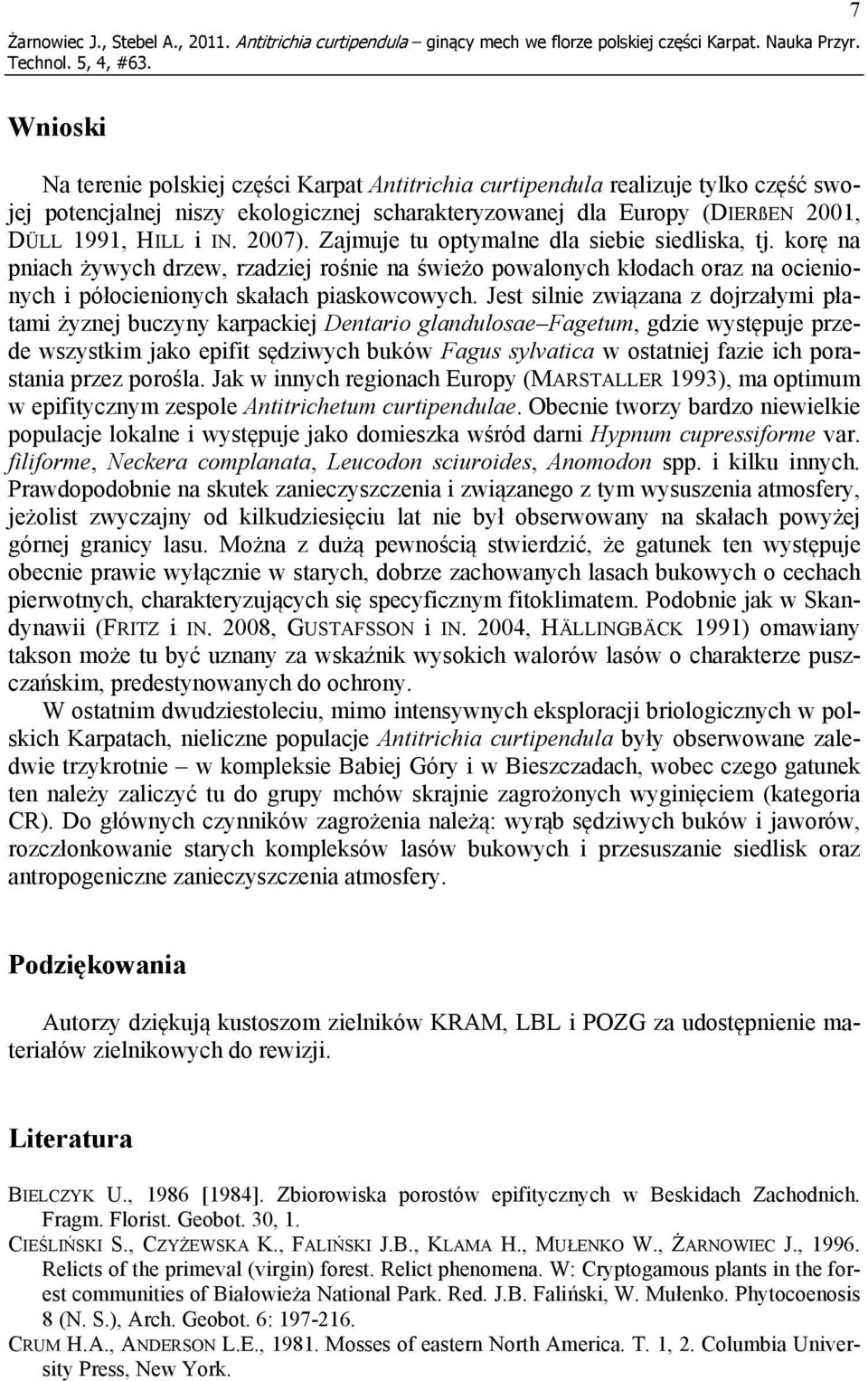 2007). Zajmuje tu optymalne dla siebie siedliska, tj. korę na pniach żywych drzew, rzadziej rośnie na świeżo powalonych kłodach oraz na ocienionych i półocienionych skałach piaskowcowych.