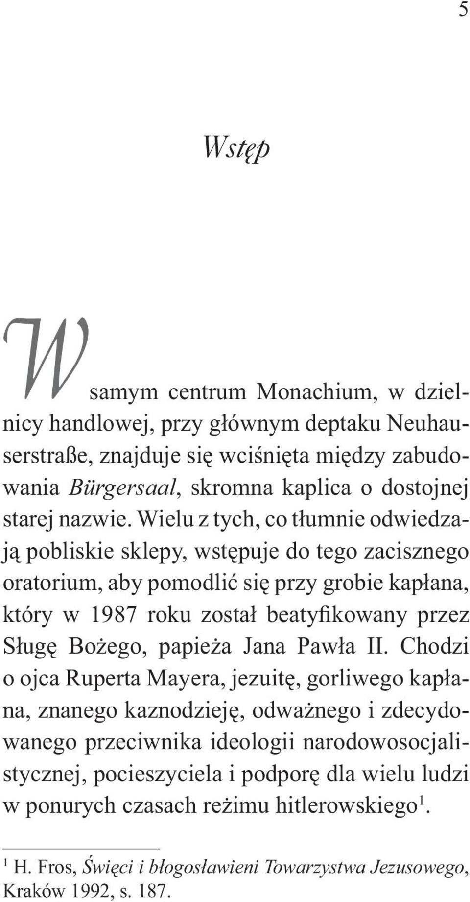 Wielu z tych, co tłumnie odwiedzają pobliskie sklepy, wstępuje do tego zacisznego oratorium, aby pomodlić się przy grobie kapłana, który w 1987 roku został beatyfikowany przez