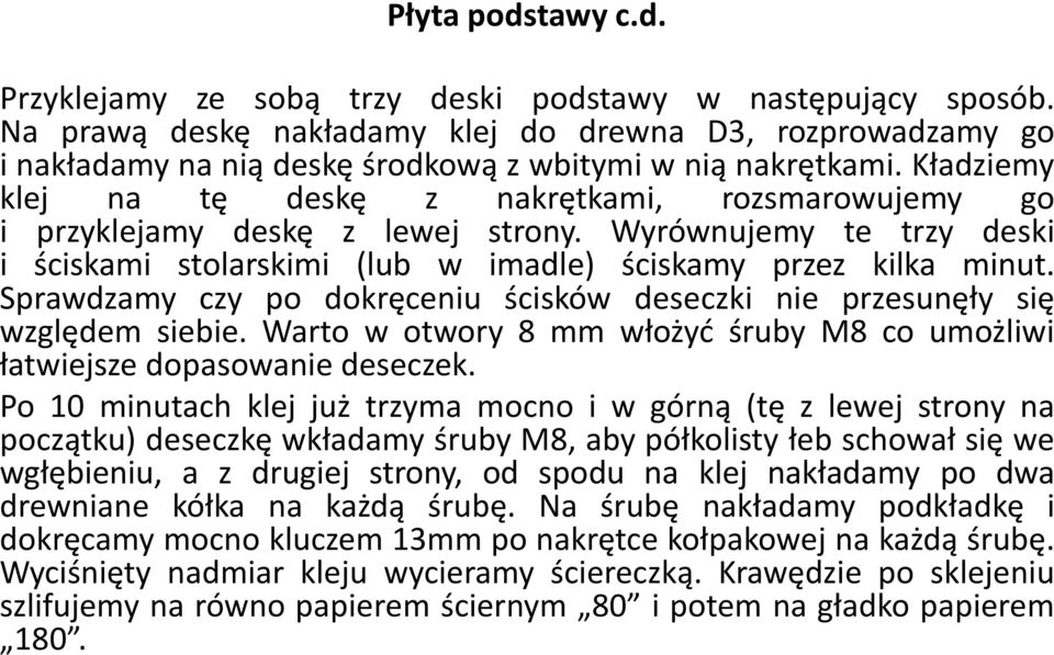 Kładziemy klej na tę deskę z nakrętkami, rozsmarowujemy go i przyklejamy deskę z lewej strony. Wyrównujemy te trzy deski i ściskami stolarskimi (lub w imadle) ściskamy przez kilka minut.