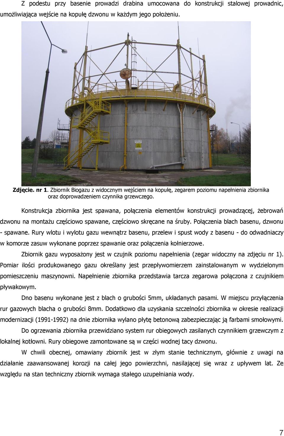 Konstrukcja zbiornika jest spawana, połączenia elementów konstrukcji prowadzącej, żebrowań dzwonu na montażu częściowo spawane, częściowo skręcane na śruby. Połączenia blach basenu, dzwonu - spawane.
