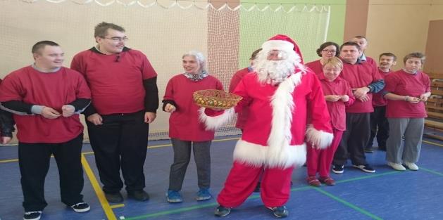 wycieczka do Poznania (09.12.2015r.). Głównym celem wycieczki było zdobycie wiedzy o pracy osób niepełnosprawnych w spółdzielni socjalnej.