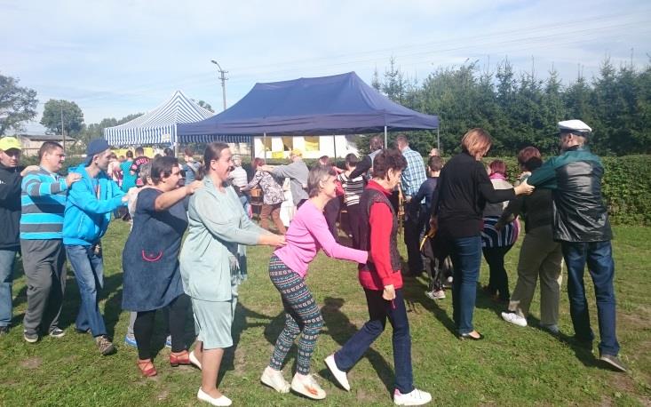 W Warsztacie uczestnicy oprócz zajęć na pracowniach mają możliwość brania udziału w zajęciach rewalidacyjnych, których celem jest oddziaływanie zmierzające do przywrócenia osłabionych funkcji poprzez