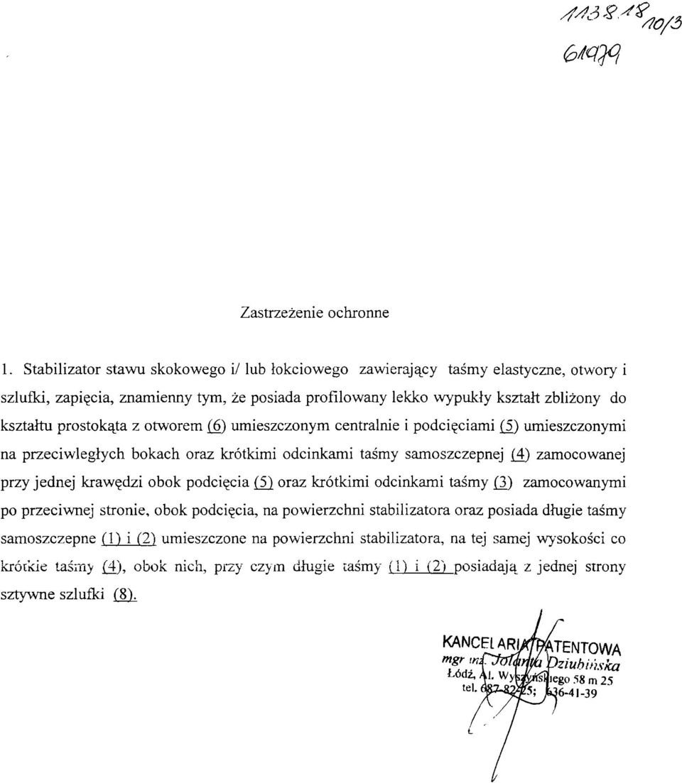 otworem (6) umieszczonym centralnie i podcięciami (5) umieszczonymi na przeciwległych bokach oraz krótkimi odcinkami taśmy samoszczepnej (4) zamocowanej przy jednej krawędzi obok podcięcia (5) oraz