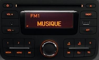 zdalnie sterowany falami radiowymi Elektrycznie podnoszone szyby przednie Dacia Plug&Radio (radioodtwarzacz z dużym wyświetlaczem, CD MP3, Bluetooth, wejście USB/jack w panelu radia, pilot do