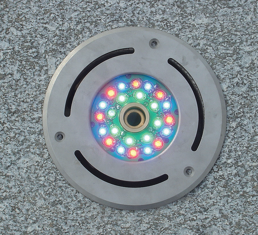 Reflektor podwodny UWS MP T 3 Reflektor podwodny UWS MP TS 3 Żarówka halogenowa 12V/50W/24o, kolor biały Żarówka halogenowa 12V/75W/24o, kolor biały Żarówka halogenowa 12V/50W/8o, kolor czerwony