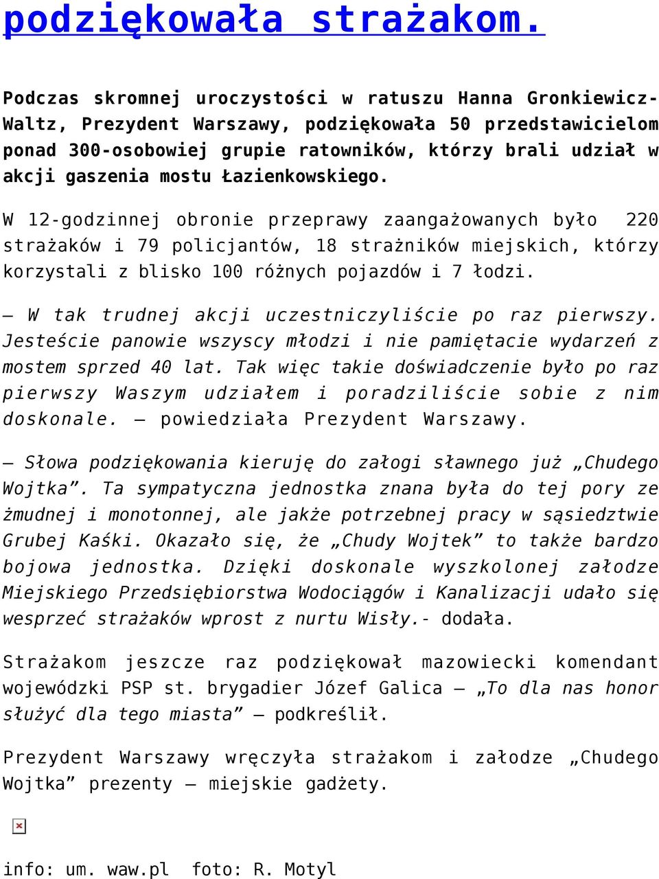 mostu Łazienkowskiego. W 12-godzinnej obronie przeprawy zaangażowanych było 220 strażaków i 79 policjantów, 18 strażników miejskich, którzy korzystali z blisko 100 różnych pojazdów i 7 łodzi.