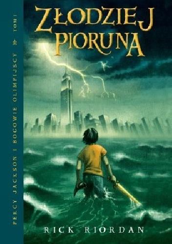 Rick Riordan Złodziej pioruna powieść przygodowa / fantasy Wartka akcja, chłopięcy bohater (12-latek), liczne przygody mogą zachęcić chłopców do lektury tej powieści.