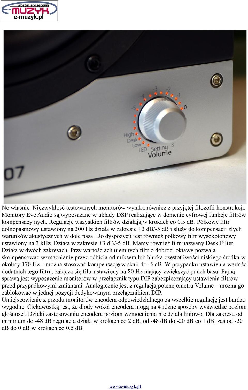 Półkowy filtr dolnopasmowy ustawiony na 300 Hz działa w zakresie +3 db/-5 db i służy do kompensacji złych warunków akustycznych w dole pasa.