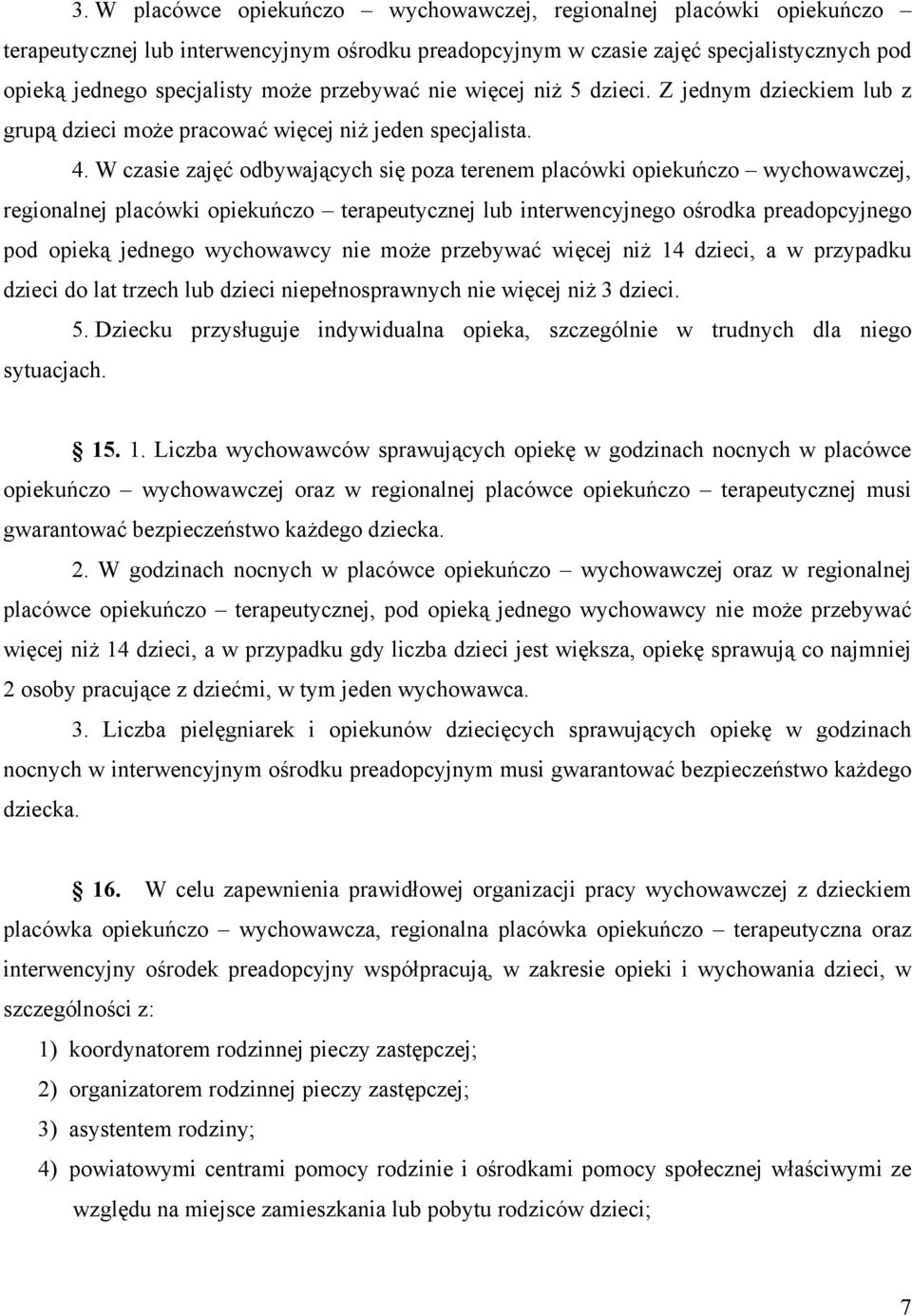 W czasie zajęć odbywających się poza terenem placówki opiekuńczo wychowawczej, regionalnej placówki opiekuńczo terapeutycznej lub interwencyjnego ośrodka preadopcyjnego pod opieką jednego wychowawcy