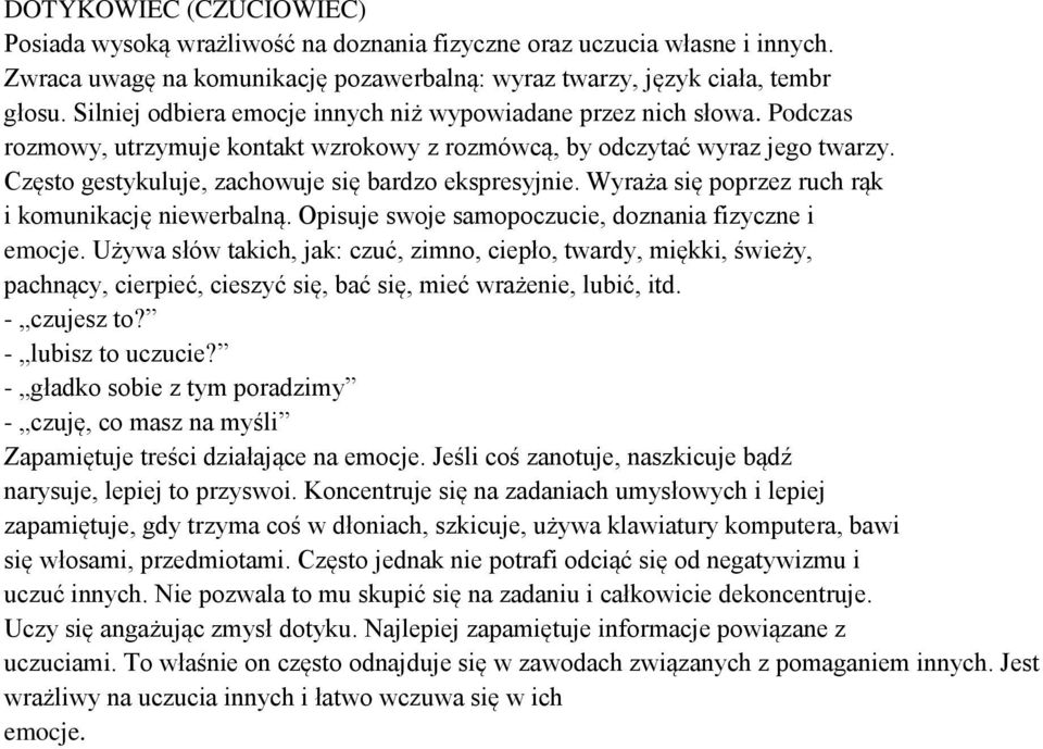 Często gestykuluje, zachowuje się bardzo ekspresyjnie. Wyraża się poprzez ruch rąk i komunikację niewerbalną. Opisuje swoje samopoczucie, doznania fizyczne i emocje.