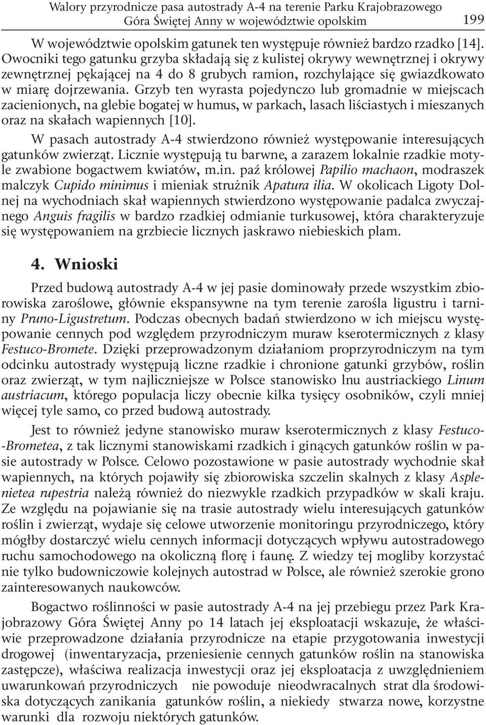 Grzyb ten wyrasta pojedynczo lub gromadnie w miejscach zacienionych, na glebie bogatej w humus, w parkach, lasach liściastych i mieszanych oraz na skałach wapiennych [10].