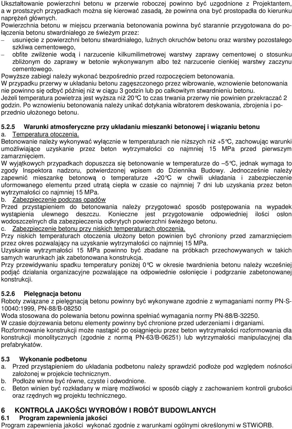 Powierzchnia betonu w miejscu przerwania betonowania powinna być starannie przygotowana do połączenia betonu stwardniałego ze świeŝym przez: usunięcie z powierzchni betonu stwardniałego, luźnych