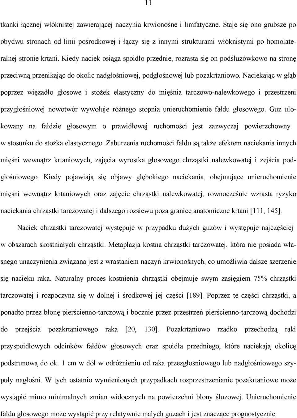 Kiedy naciek osiąga spoidło przednie, rozrasta się on podśluzówkowo na stronę przeciwną przenikając do okolic nadgłośniowej, podgłośnowej lub pozakrtaniowo.