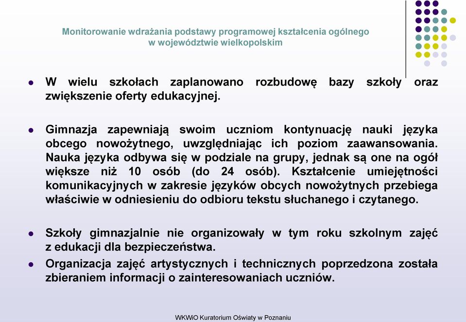 Nauka języka odbywa się w podziale na grupy, jednak są one na ogół większe niż 10 osób (do 24 osób).